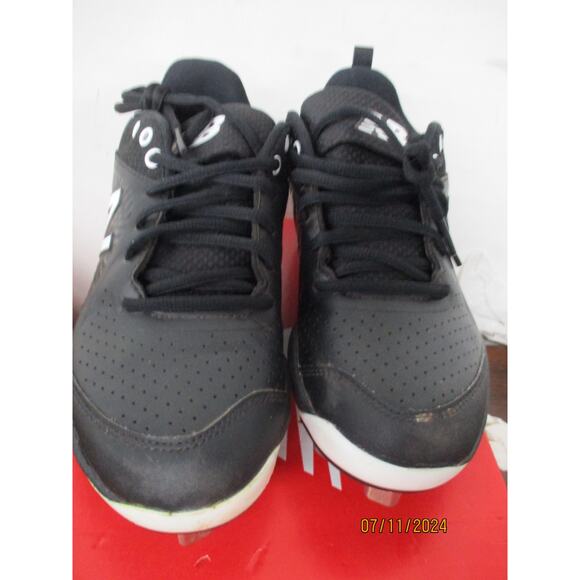 Like new New Balance Women's Metal Cleats Shoes - Size 7 US - Picture 2 of 8
